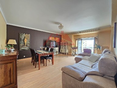 Apartamento T3 à venda na Rua Roberto Ivens, 1 C