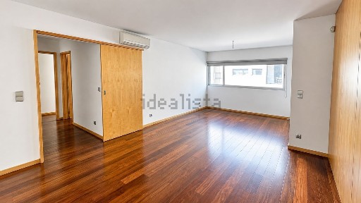 Apartamento T2 à venda na Rua Cristovão Pinho Queimado, 69