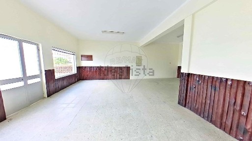 Arrendamento de espaço comercial em Marinhais