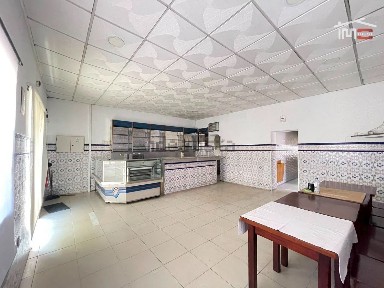 Espaço comercial à venda em Sarilhos Grandes