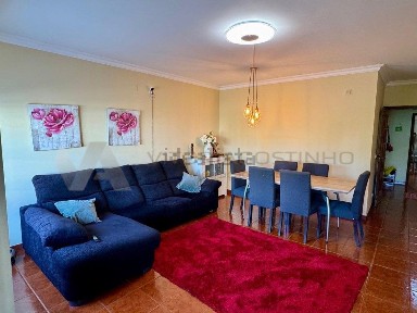 Apartamento T4 à venda na Rua Francisco de Hollanda, 20