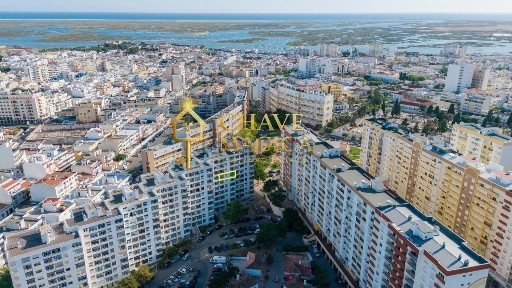 Apartamento T3 à venda na Praceta Azedo Gneco