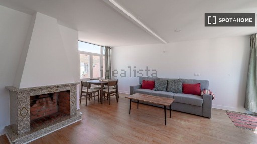 Arrendamento de apartamento T2 na Rua Fernão de Magalhães