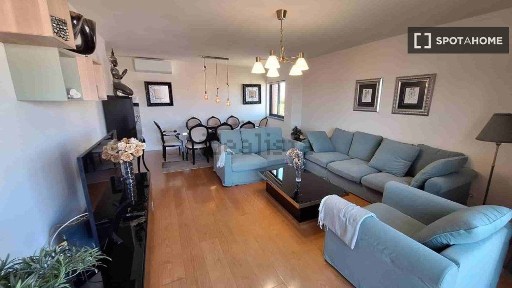 Arrendamento de apartamento T3 na Rua Fernando Curado Ribeiro