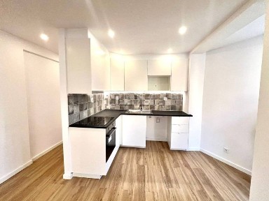 Apartamento T2 à venda na Rua 1° de Maio
