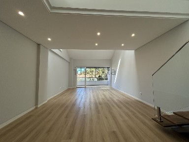 Apartamento T4 à venda na Rua Gonçalves Crespo