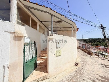 Moradia independente à venda na Estrada Velha do Boição