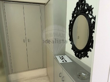 Espaço comercial à venda na Casal de São Brás - Vila Chã