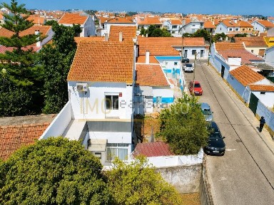 Almeirim, Rua Mouzinho de Albuquerque
