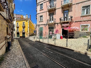 Arrendamento de espaço comercial na Rua dos Poiais de São Bento, 127