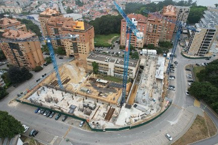 Apartamento T3 à venda na Alameda Jardins da Arrábida, 1145