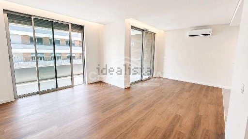 Apartamento T1 à venda na Rua Doutor Albino Aroso