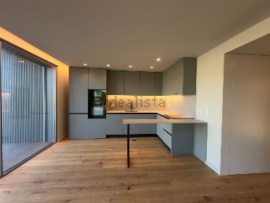 Apartamento T3 à venda na Estrada Brito