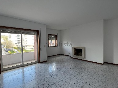 Apartamento T2 à venda na Rua António Pimenta Elias, 296