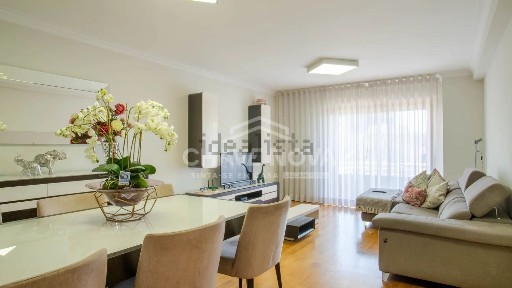 Apartamento T3 à venda na Rua António Sampaio