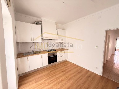 Apartamento T2 à venda na Rua 1 de Maio, 24