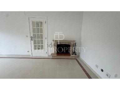 Apartamento T3 à venda na Avenida Arsenal do Alfeite