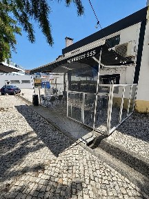 Moradia independente à venda em Sarilhos Grandes