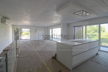 Duplex à venda na Rua Helena Félix s/n