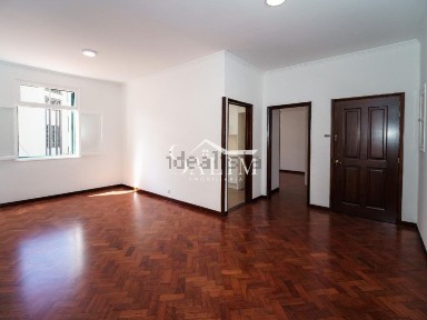 Apartamento T2 à venda na Rua do Carmo