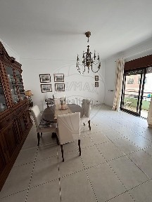 Arrendamento de apartamento T3 na Rua Latino Coelho