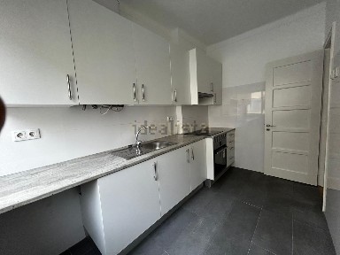 Arrendamento de apartamento T2 na Rua da Escola, 4
