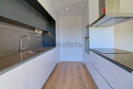 Arrendamento de apartamento T2 na Rua Garcia de Resende, 98