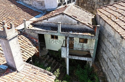 Moradia independente à venda em Calçada Santo António