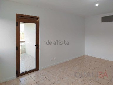 Arrendamento de apartamento T3 no Largo Senhor dos Aflitos