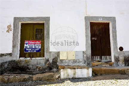 Moradia independente à venda em Flor da Rosa