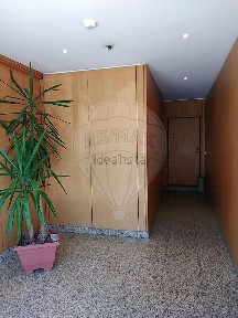 Arrendamento de apartamento T2 na Rua Professor Serafim Silva Lopes