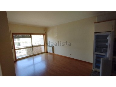 Arrendamento de apartamento T1 na Rua Doutor Alberto de Sousa Valente, 99