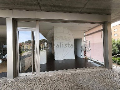 Espaço comercial à venda na Rua Nova de São Gens, 3444