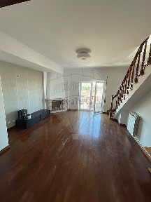 Arrendamento de apartamento T4 no Bairro dos Anjos - Vale da Cabrita