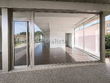 Arrendamento de espaço comercial na Rua Nova de São Gens, 3444