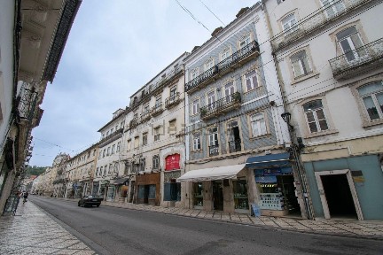 Apartamento T4 à venda na Rua da Sofia, 56