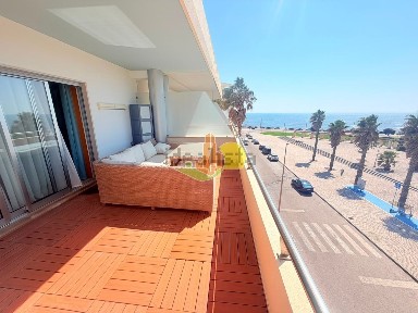 Apartamento T2 à venda na Tamargueira