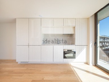 Apartamento T1 à venda na Avenida José Bonifácio de Andrade e Silva