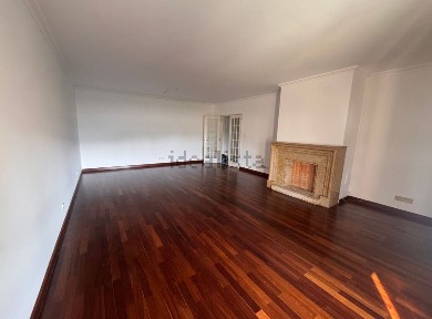Arrendamento de apartamento T2 no Largo São João Baptista, 5 a