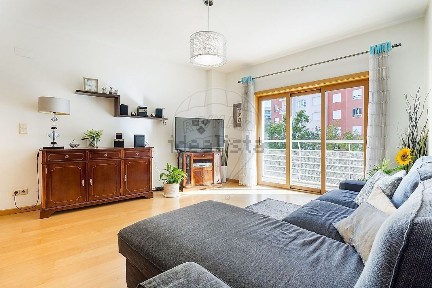 Arrendamento de apartamento T3 na Rua Maria José Cardo
