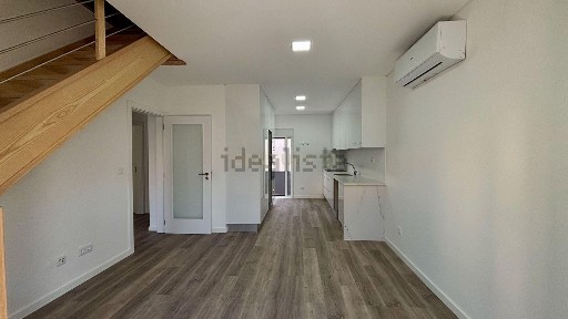 Arrendamento de apartamento T3 na Rua Santiago, 18