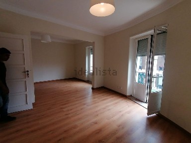 Arrendamento de apartamento T3 na Av. de Roma - Campo Pequeno