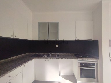 Arrendamento de apartamento T2 na Rua Teresa Jesus Pereira