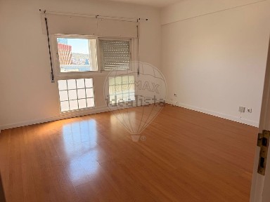 Arrendamento de apartamento T2 na Rua Ana de Castro Osório