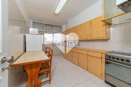 Arrendamento de apartamento T3 na Rua Engenheiro Rodrigues de Carvalho, 8