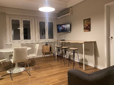 Arrendamento de apartamento T4 na Rua Braamcamp, 15