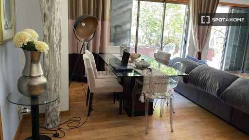 Arrendamento de apartamento T3 na Rua da Ilha dos Amores