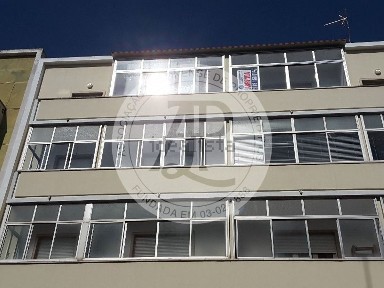 Arrendamento de apartamento T2 na Estrada de Benfica