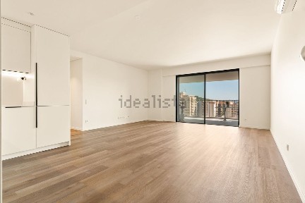 Apartamento T3 à venda na Rua da Qt.ª das Romeiras