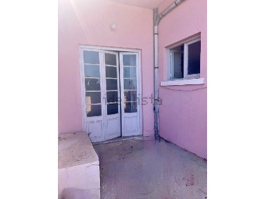 Apartamento T0 à venda na Rua Luís Monteiro, 54